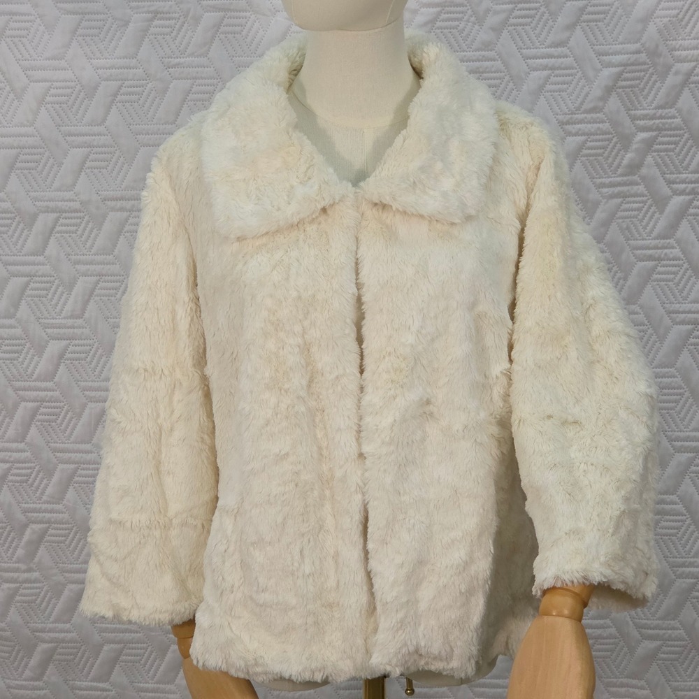 Say What Jacket Faux Fur womens Cream White Plush Cozy Collar hook and eye Lg
